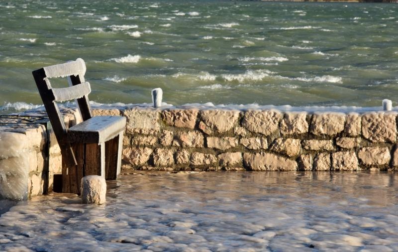 Zaledilo Vransko jezero u lučici na Prosici