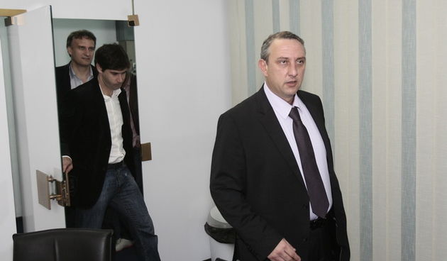 Split, 161110. 
Stadion HNK Hajduka u Poljudu.
Press konferencija HNK Hajduka.
Na fotografiji: s lijeve strane  Josip Grbic, Goran Vucevic, Josko Svagusa.
Foto: Vladimir Dugandzic / CROPIX