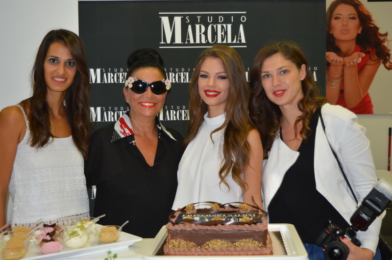 Da je čokolada omiljena svima već je dobro poznato no glumice Ecija Ojdanić, Sanja Vejnović, Ana Vilenica i Ana Begić posebno su uživale u slasticama na proslavi rođendana Studia Marcela međusobno prepričavajući dogodovštine sa seta. Da je čokolada omiljena svima već je dobro poznato no glumice Ecija Ojdanić, Sanja Vejnović, Ana Vilenica i Ana Begić posebno su uživale u slasticama na proslavi rođendana Studia Marcela međusobno prepričavajući dogodovštine sa seta.