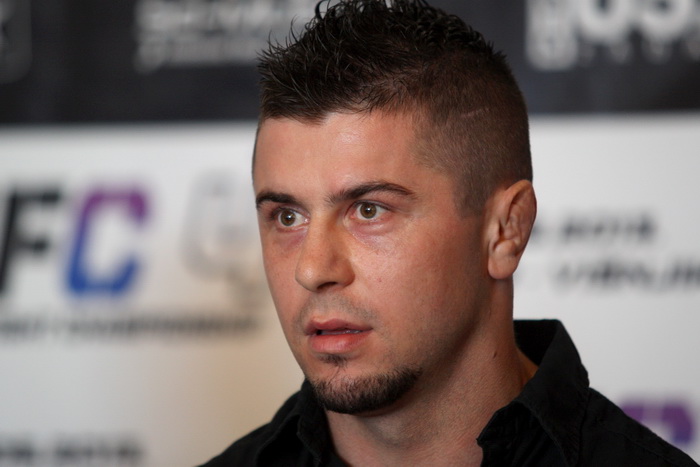 Zadar, 080513.
Hotel Novi Park.
Konferencija za medije povodom Final fight Championship-a koji se odrzava ovaj petak u dvorani Kresimira Cosica na Visnjiku.
Na fotografiji: borac Ivica Truscek.
Foto: Jure Miskovic / CROPIX Zadar, 080513.
Hotel Novi Park.
Konferencija za medije povodom Final fight Championship-a koji se odrzava ovaj petak u dvorani Kresimira Cosica na Visnjiku.
Na fotografiji: borac Ivica Truscek.
Foto: Jure Miskovic / CROPIX