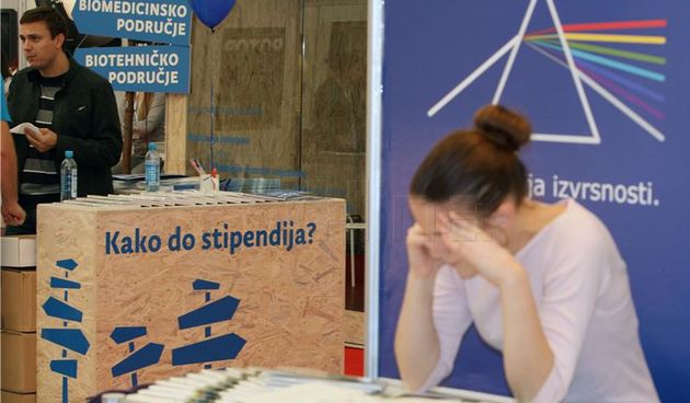 Školovanje, stipendije, Foto: Hina