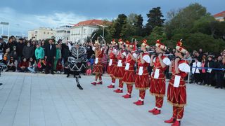 HGD Sv. Cecilija izvelo korčulanski viteški ples “Moreška” na Pozdravu suncu