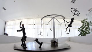 Slavonski Brod 16042013.
Slobodni umjetnik Tihomir Sarajcic izlozio je 12 skulptura scena iz pripovjetke Cudnovate zgode segrta Hlapica povodom Dana Ivane Brlic Mazuranic.Skulpture su napravljene od savijanjem i zavarivanjem zeljeza i to postupkom TIG.
Na