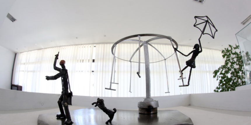 Slavonski Brod 16042013.
Slobodni umjetnik Tihomir Sarajcic izlozio je 12 skulptura scena iz pripovjetke Cudnovate zgode segrta Hlapica povodom Dana Ivane Brlic Mazuranic.Skulpture su napravljene od savijanjem i zavarivanjem zeljeza i to postupkom TIG.
Na Slavonski Brod 16042013.
Slobodni umjetnik Tihomir Sarajcic izlozio je 12 skulptura scena iz pripovjetke Cudnovate zgode segrta Hlapica povodom Dana Ivane Brlic Mazuranic.Skulpture su napravljene od savijanjem i zavarivanjem zeljeza i to postupkom TIG.
Na