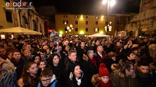 Tisuće Zadrana uživalo na krcatom Narodnom trgu i Tgu Petra Zoranića uz Tomislava Bralića i klapu Intrade Tisuće Zadrana uživalo na krcatom Narodnom trgu i Tgu Petra Zoranića uz Tomislava Bralića i klapu Intrade