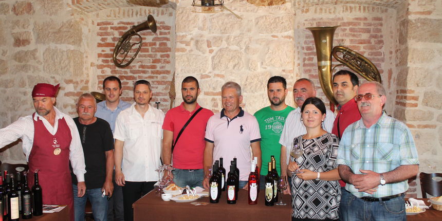 Održana prezentacija vina u organizaciji LAG-a “Laura” Održana prezentacija vina u organizaciji LAG-a “Laura”