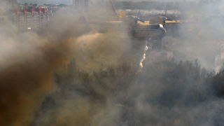 Zadar, 270810
Veliki pozar izbio je danas popodne u Zadru na podrucju izmedju kvarta Bili brig i put Bokanjca. Vatrogasci su i dalje na terenu te se bore sa vatrom da ne dodje do obliznjih kuca.
Foto: Jure Miskovic / CROPIX