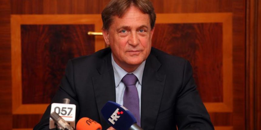 17.06.2013., Zadar – Bozidar Kalmeta predstavljen je kao gradonacelnik grada Zadra, a duznost je preuzeo od svog prethodnika Zvonimira Vrancica koji ce mu biti zamjenik. Photo: Zeljko Mrsic/PIXSELL 17.06.2013., Zadar – Bozidar Kalmeta predstavljen je kao gradonacelnik grada Zadra, a duznost je preuzeo od svog prethodnika Zvonimira Vrancica koji ce mu biti zamjenik. Photo: Zeljko Mrsic/PIXSELL