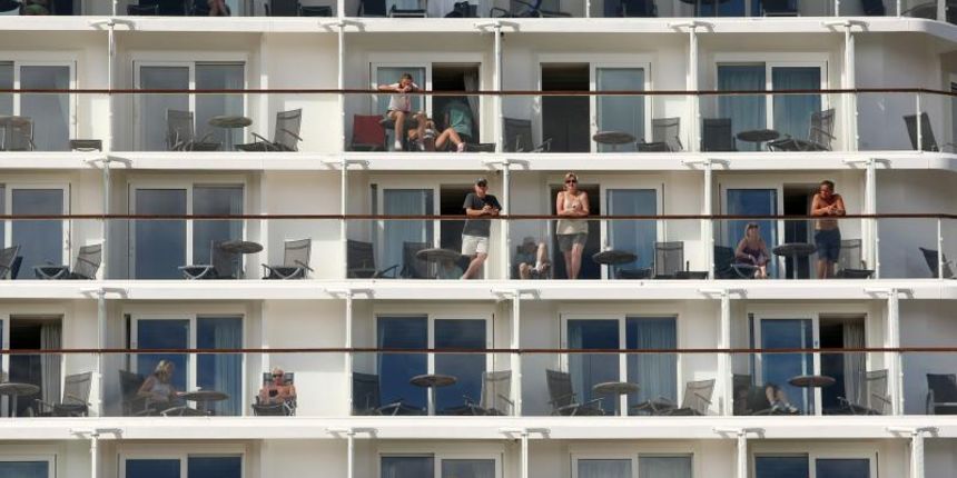 11.7.2014., Zadar – Kruzer Celebrity Equinox uplovio u novu luku Gazenica. Na Celebrity Equinoxu plovi vise od cetiri tisuce putnika i najveci je cruiser sto je do sada uplovljavao u Zadar. Photo: Dino Stanin/PixSell 11.7.2014., Zadar – Kruzer Celebrity Equinox uplovio u novu luku Gazenica. Na Celebrity Equinoxu plovi vise od cetiri tisuce putnika i najveci je cruiser sto je do sada uplovljavao u Zadar. Photo: Dino Stanin/PixSell