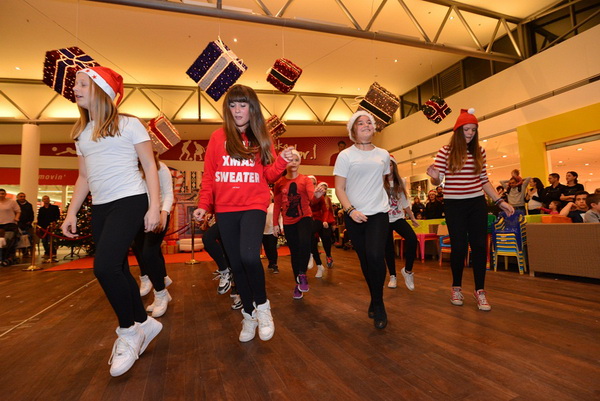 Sveti Nikola u Supernova centru 6. prosinca 2016.  Foto: Iva Perinčić