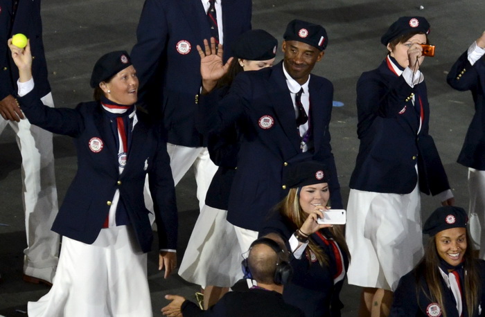 London, 270712.
Olimpijski stadion.
Svecano otvaranje Olimpijskih Igra u Londonu.
Na fotografiji: Kobe Bryant americki nba kosarkas LA Lakersa tokom mimohoda.
Foto: Drago Sopta / CROPIX