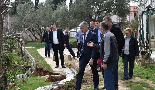 Župan Longin obišao klizišta u Posedarju