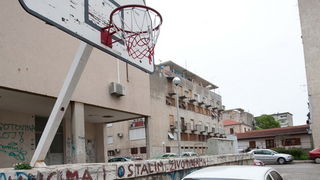 Zadar, 140412
Kosarkaska igralista i na njima postavljeni kosevi po citavom Zadru, koji se dici imenom “Grad kosarke”, su u jako losem stanju i/ili sluze kao parkiraliste.
Na fotografiji: igraliste u ulici Frane Alfirevica u zadarskom kvartu “Bridge” tak Zadar, 140412
Kosarkaska igralista i na njima postavljeni kosevi po citavom Zadru, koji se dici imenom “Grad kosarke”, su u jako losem stanju i/ili sluze kao parkiraliste.
Na fotografiji: igraliste u ulici Frane Alfirevica u zadarskom kvartu “Bridge” tak