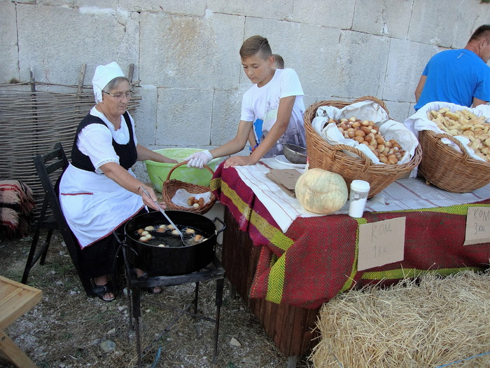 10. jubilarni povijesno-scenski spektakl “Dani Vitezova vranskih” u Vrani. Foto: Gordana Šarić 10. jubilarni povijesno-scenski spektakl “Dani Vitezova vranskih” u Vrani. Foto: Gordana Šarić