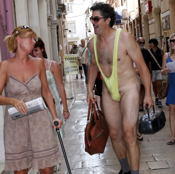 Zadar,090709. U ocekivanju filmskog Bruna, Zadar je prilicno neocekivano posjetio cuveni Borat, izazvavsi prave salve smijeha medju turistima i domacim ljudima. Utjelovio ga je Enio Mestrovic iz bokanjacke udruge “Bleke i konji” koji je sa “maskom” Borata