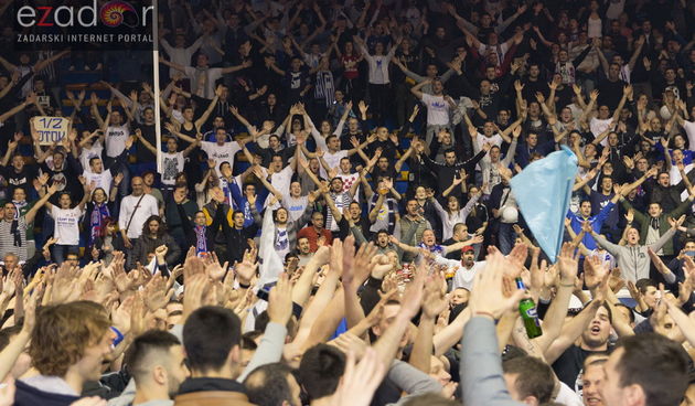Humanitarno gledanje utakmice Zadar-Cibona (85-84) u Jazinama