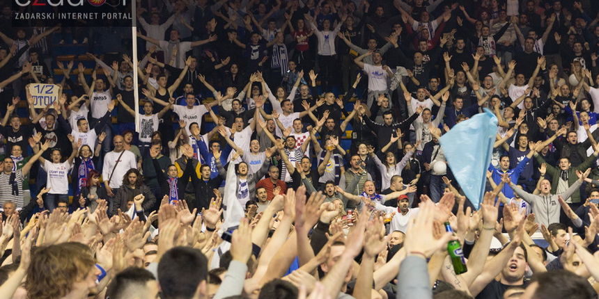 Humanitarno gledanje utakmice Zadar-Cibona (85-84) u Jazinama Humanitarno gledanje utakmice Zadar-Cibona (85-84) u Jazinama