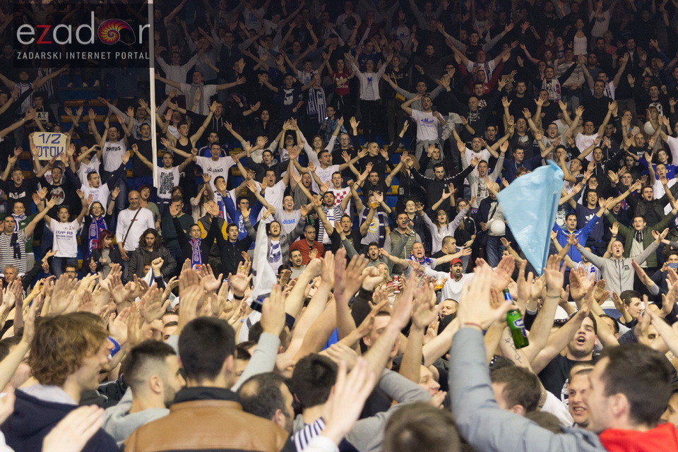 Humanitarno gledanje utakmice Zadar-Cibona (85-84) u Jazinama Humanitarno gledanje utakmice Zadar-Cibona (85-84) u Jazinama