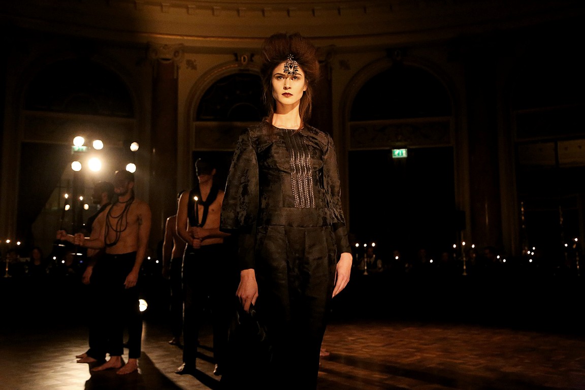 Modni spektakl Hippy Gardena