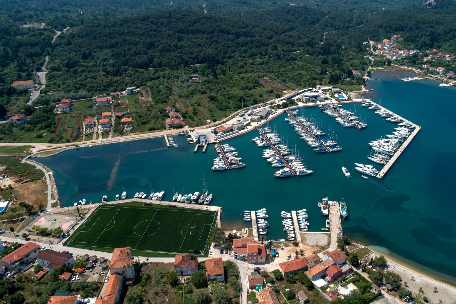 Nogometno igralište uz more u Sutomišćici jedno je od najljepših na svijetu