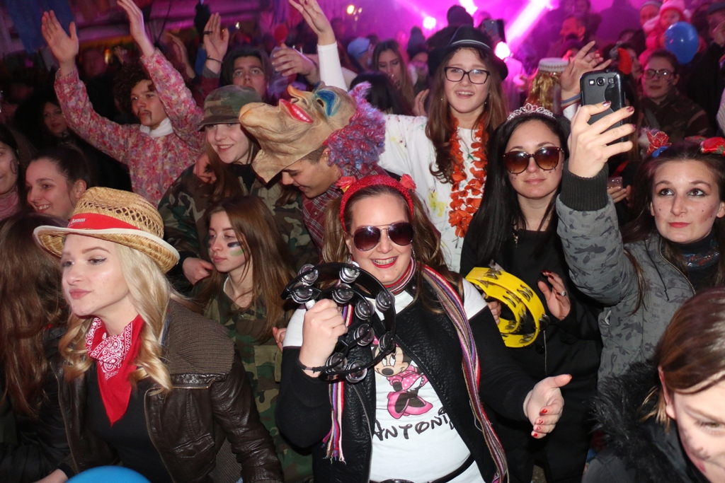 Virski Karneval veliko finale: nastupila Maja Šuput Virski Karneval veliko finale: nastupila Maja Šuput