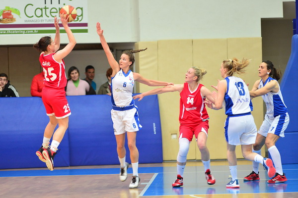 SC Višnjik, dvorana 3. Finale doigravanja za prvaka Hrvatske: ŽKK Zadar – ŽKK Medveščak 54-76 SC Višnjik, dvorana 3. Finale doigravanja za prvaka Hrvatske: ŽKK Zadar – ŽKK Medveščak 54-76