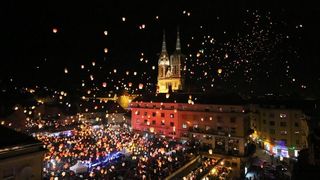 Na tržnici Dolac održan je peti performans Kapulica & Lampioni.  Foto: PIXSELL