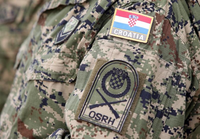 Plenković i Krstičević posjetili zračnu bazu Zemunik i protupožarnu eskadrilu Plenković i Krstičević posjetili zračnu bazu Zemunik i protupožarnu eskadrilu