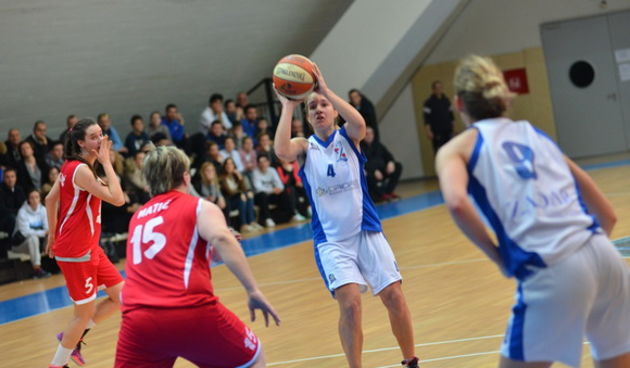 A-1 liga, 14. kolo: ŽKK Zadar – ŽKK Ragusa Dubrovnik 66-51. Lucija Štrmelj i Lara Nikpalj. Foto: Iva Perinčić