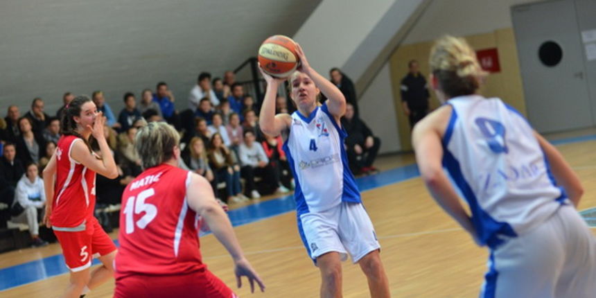 A-1 liga, 14. kolo: ŽKK Zadar – ŽKK Ragusa Dubrovnik 66-51. Lucija Štrmelj i Lara Nikpalj. Foto: Iva Perinčić A-1 liga, 14. kolo: ŽKK Zadar – ŽKK Ragusa Dubrovnik 66-51. Lucija Štrmelj i Lara Nikpalj. Foto: Iva Perinčić