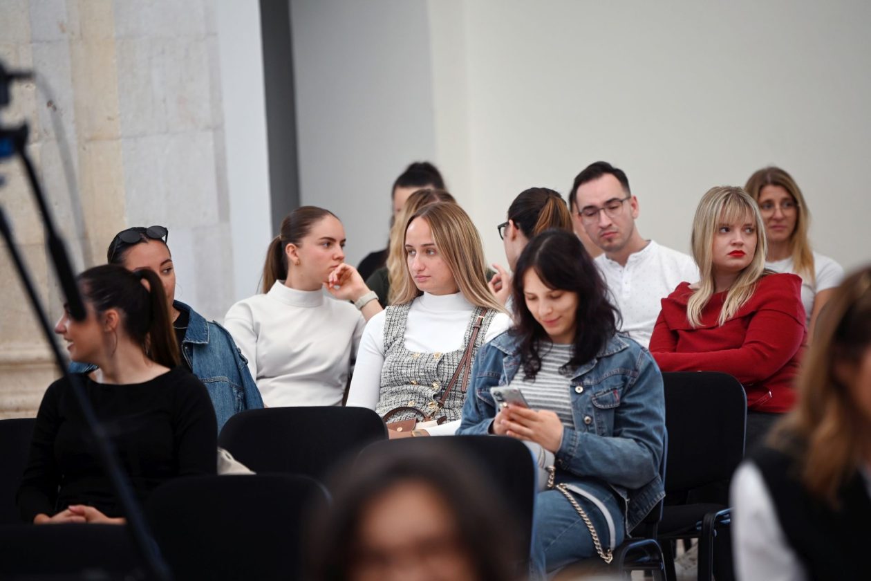 covjek je covjeku lijek (1) covjek je covjeku lijek (1)