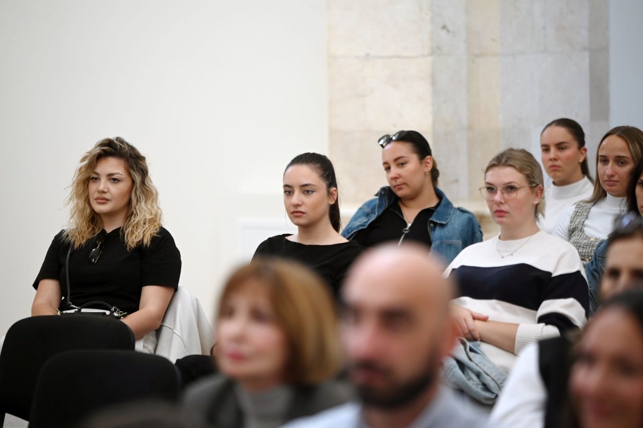 covjek je covjeku lijek (11) covjek je covjeku lijek (11)