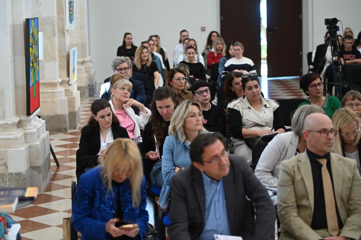 covjek je covjeku lijek (4) covjek je covjeku lijek (4)