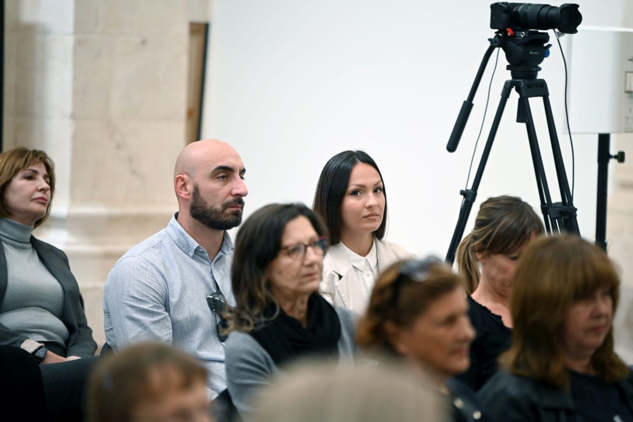 covjek je covjeku lijek (8) covjek je covjeku lijek (8)