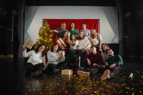 A.K.A. Crescendo predstavlja posebnu božićnu a cappella poslasticu A.K.A. Crescendo predstavlja posebnu božićnu a cappella poslasticu