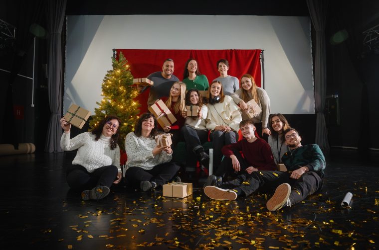 A.K.A. Crescendo predstavlja posebnu božićnu a cappella poslasticu A.K.A. Crescendo predstavlja posebnu božićnu a cappella poslasticu