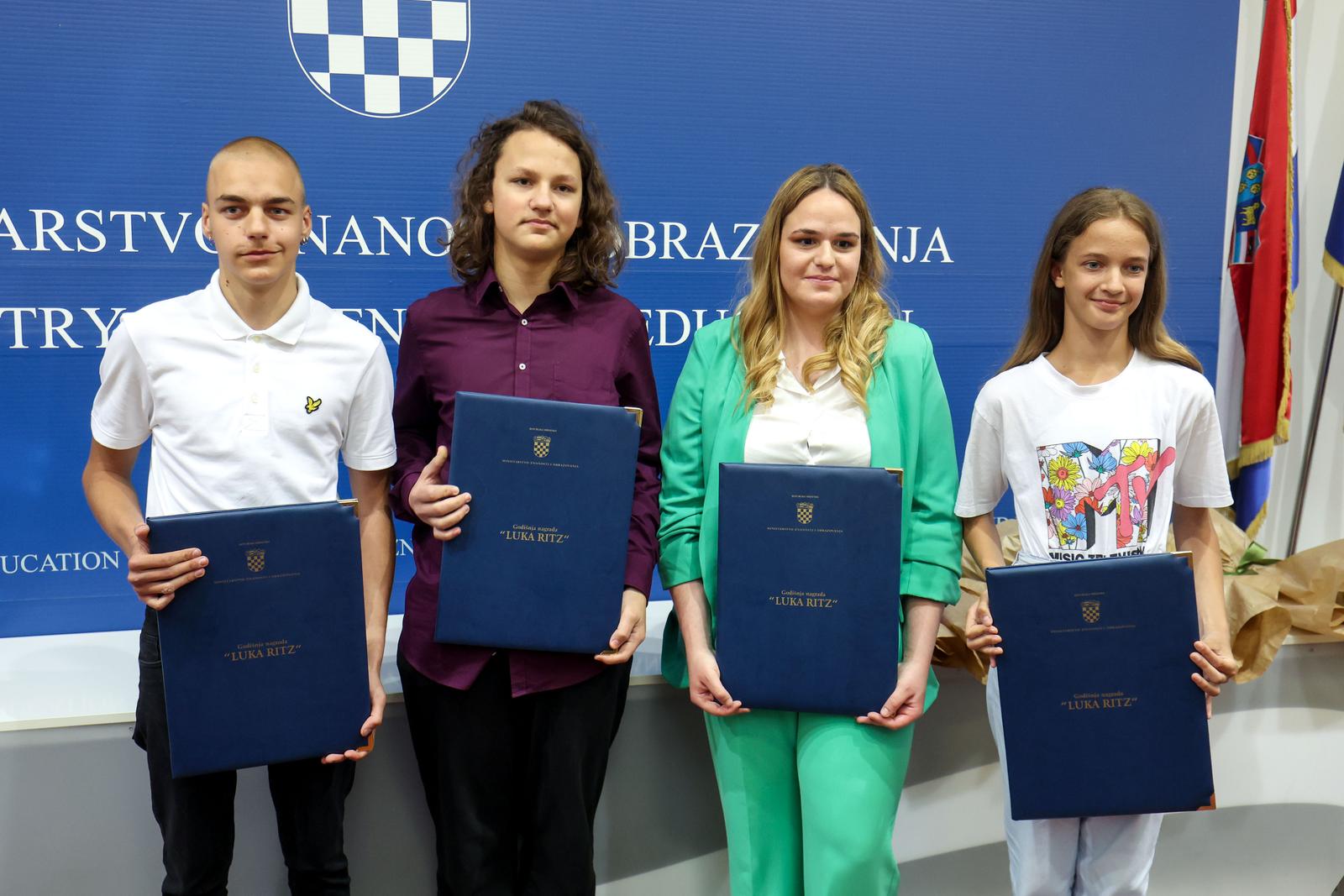 Dodijeljene su Godišnje nagrade Luka Ritz za promicanje tolerancije i škole bez nasilja Dodijeljene su Godišnje nagrade Luka Ritz za promicanje tolerancije i škole bez nasilja