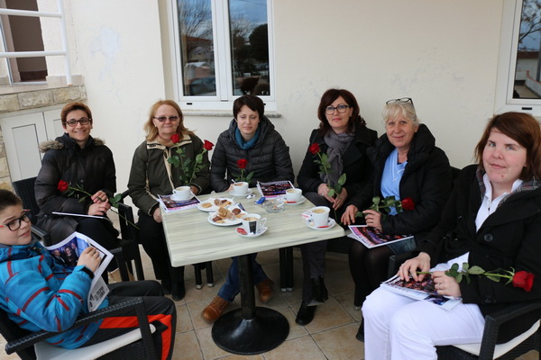 U organizaciji Općine Vir i Vir turizma virskim damama podijeljeno 400 ruža u povodu Dana žena
