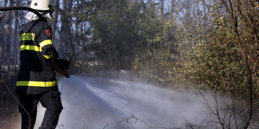 Liznjan, 080712.Pozar, vatrogasci na Marleri kraj Liznjana. Nakon pozara u kojem je jucer izgorilo oko 8 hektara makije danas je ponovo buknuo pozar i to samo dve kilometra od jucerasnjeg. U danasnjem pozaru izgorilo je oko 5 hektara niskog raslinja i iak Liznjan, 080712.Pozar, vatrogasci na Marleri kraj Liznjana. Nakon pozara u kojem je jucer izgorilo oko 8 hektara makije danas je ponovo buknuo pozar i to samo dve kilometra od jucerasnjeg. U danasnjem pozaru izgorilo je oko 5 hektara niskog raslinja i iak