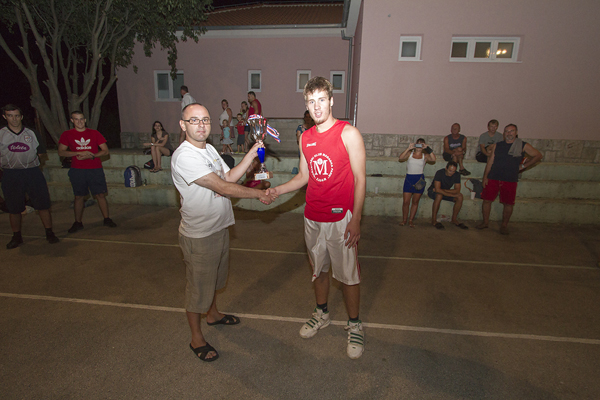 Ljetna liga: Proslava naslova kosarkasa Maraske, foto: Kristijan Orlic Ljetna liga: Proslava naslova kosarkasa Maraske, foto: Kristijan Orlic