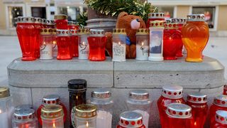 Zadrani zapalili svijeće za dječaka stradalog u zagrebačkoj osnovnoj školi