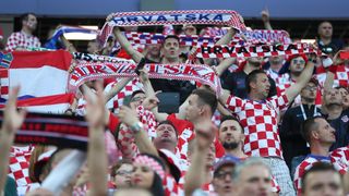 Veseli hrvatski navijači u kockicama ispunili Baltik Arenu u Kalinjingradu Veseli hrvatski navijači u kockicama ispunili Baltik Arenu u Kalinjingradu