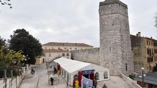U organizaciji HGK Zupanijske komore Zadar na Trgu pet bunara otvoren je 10. sajam hrane, pica, delikatesnih proizvoda i suvenira Nasi mali gusti. Photo: Dino Stanin/PIXSELL U organizaciji HGK Zupanijske komore Zadar na Trgu pet bunara otvoren je 10. sajam hrane, pica, delikatesnih proizvoda i suvenira Nasi mali gusti. Photo: Dino Stanin/PIXSELL