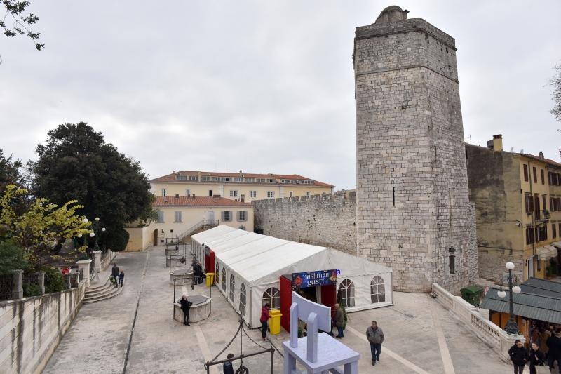U organizaciji HGK Zupanijske komore Zadar na Trgu pet bunara otvoren je 10. sajam hrane, pica, delikatesnih proizvoda i suvenira Nasi mali gusti. Photo: Dino Stanin/PIXSELL U organizaciji HGK Zupanijske komore Zadar na Trgu pet bunara otvoren je 10. sajam hrane, pica, delikatesnih proizvoda i suvenira Nasi mali gusti. Photo: Dino Stanin/PIXSELL