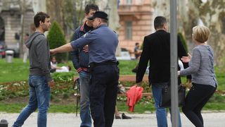 Incident nakon izricanja presude Komšiću: Stric ubijene Kristine nasrnuo na prolaznika Incident nakon izricanja presude Komšiću: Stric ubijene Kristine nasrnuo na prolaznika