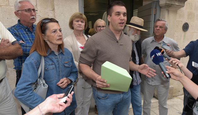 Mještani Petrčana okupili se ispred Turističke zajednice grada Zadra