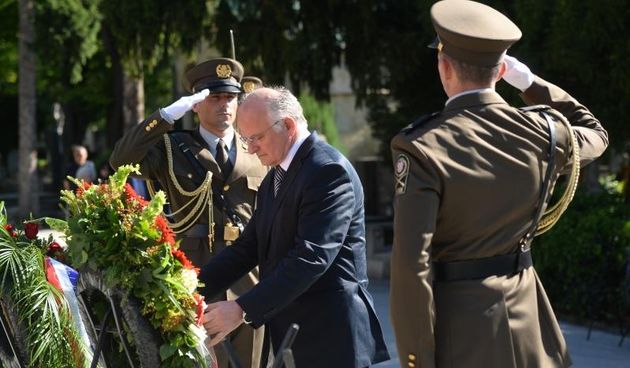 Predsjednica Grabar-Kitarović i Josip Leko položili vijence na Mirogoju, Photo: Marko Lukunic/PIXSELL