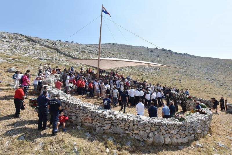 Obilježena 9. obljetnica kornatske tragedije u kojoj je život izgubilo 12 vatrogasaca. Photo: Hrvoje Jelavić/PIXSELL Obilježena 9. obljetnica kornatske tragedije u kojoj je život izgubilo 12 vatrogasaca. Photo: Hrvoje Jelavić/PIXSELL