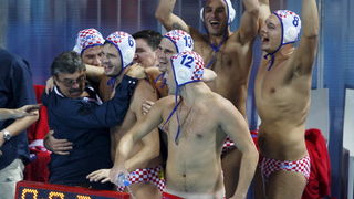 Zagreb, 110910. Bazen Mladosti na Savi. 29. Europsko prvenstvo u vaterpolu. Finalna utakmica za pobjednika Europskog prvenstva u vaterpolu  Hrvatska – Italija. Na slici: slavlje hrvatskih igraca. Foto: Goran Mehkek / CROPIX