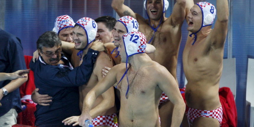 Zagreb, 110910. Bazen Mladosti na Savi. 29. Europsko prvenstvo u vaterpolu. Finalna utakmica za pobjednika Europskog prvenstva u vaterpolu  Hrvatska – Italija. Na slici: slavlje hrvatskih igraca. Foto: Goran Mehkek / CROPIX